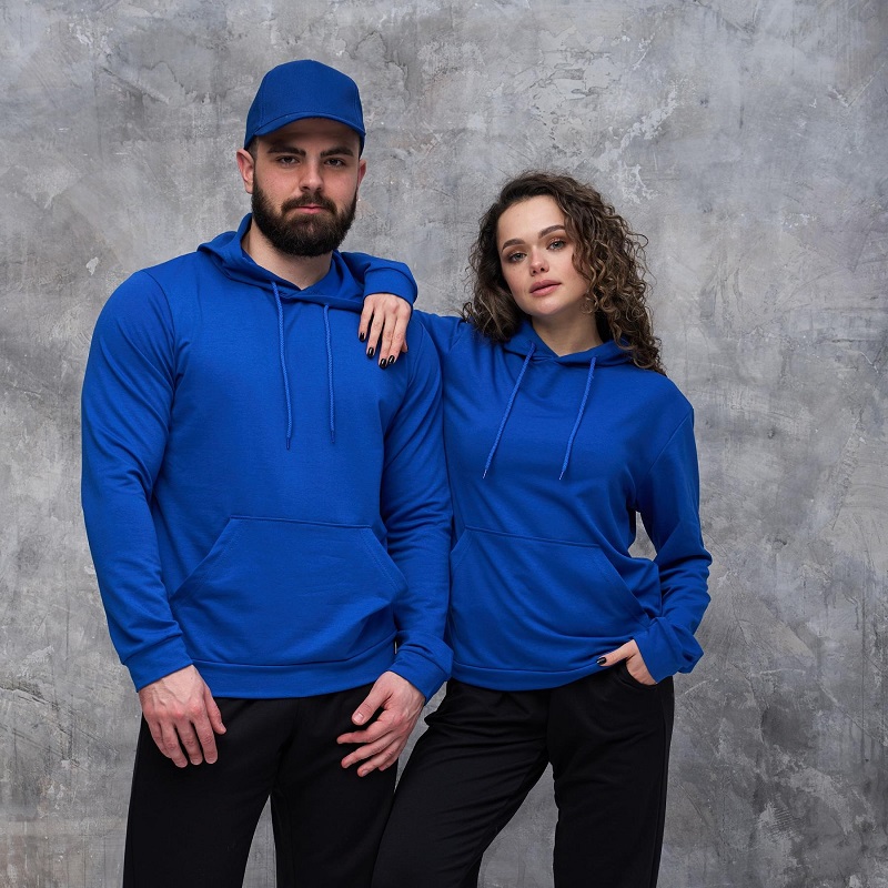 худі кольору електрик